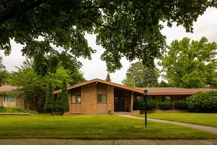 Mid-century modern homes in Southfield. Photo by David Lewinski.