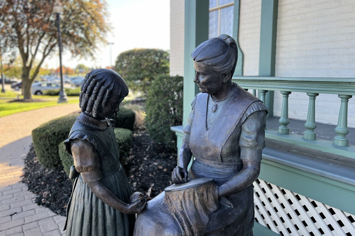 Sculptor Janice B. Trimpe unveiled her tribute to the Upton Family, "Sarah's Heirloom," in 2002.