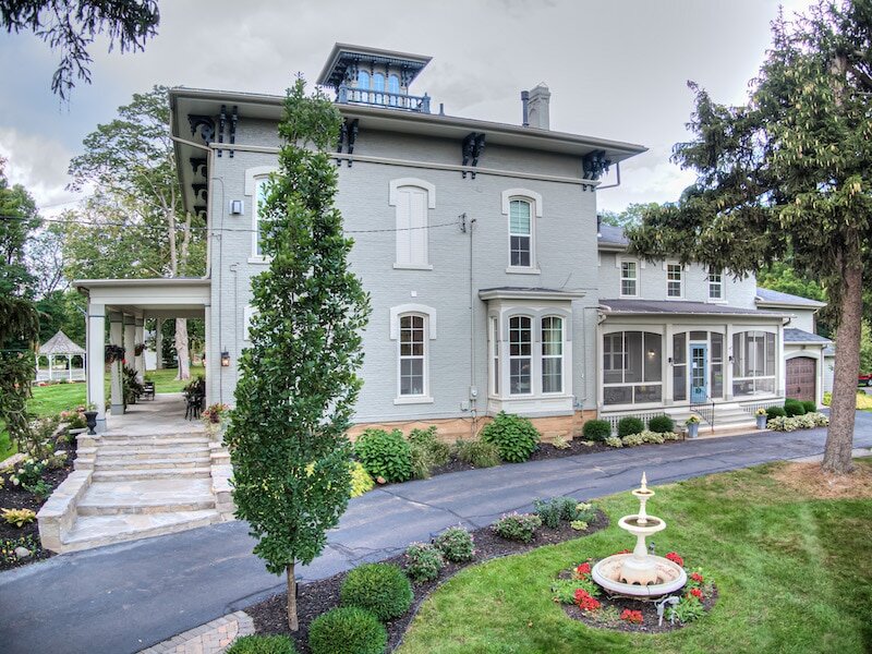 Villa on Verona in Marshall.