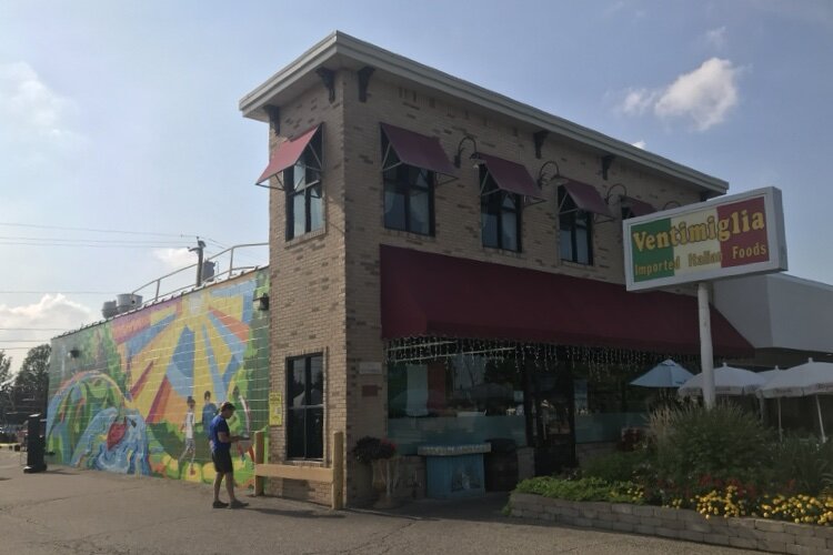 Ventimiglia Italian Foods and its dog-friendly outdoor seating area.