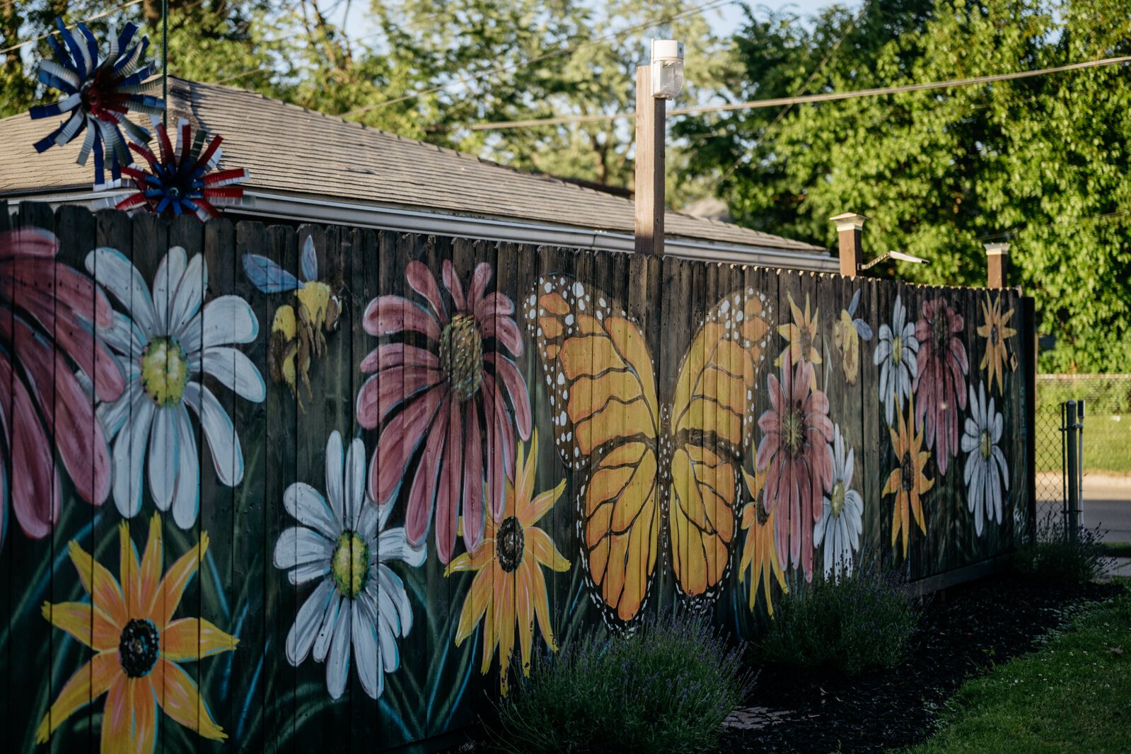 Even private residences are celebrating the style, with this mural painted by Robert Zurenko.