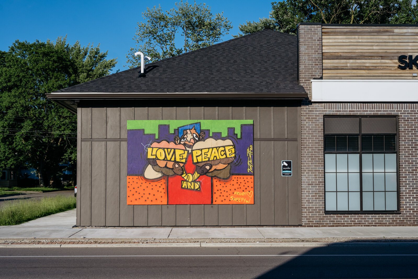 This work, by Sheefy McFly, brightens the side of Skymint's business premises. 