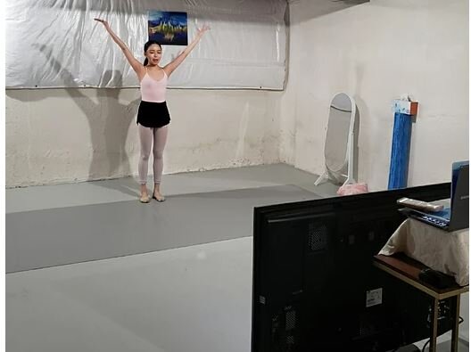 SoEun Park demonstrates ballet moves to her online class.