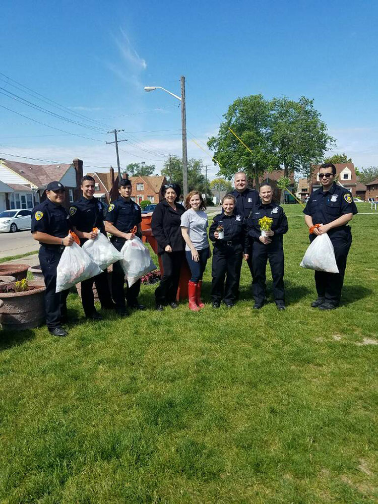 Neighbors join together to clean up Eastern. Photo courtesy Erin Byrnes.