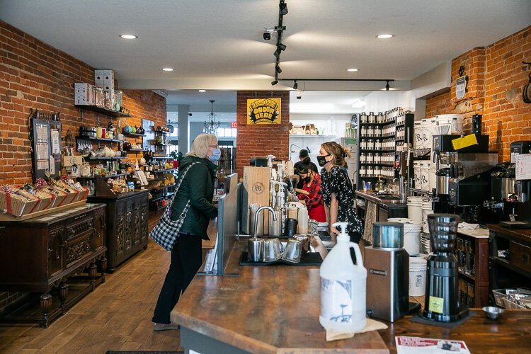 An employee of Agua Dolce waits on a customer