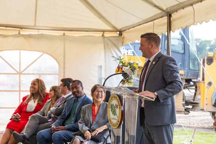 City Manager Erik Tungate addresses the Oak Park community prior to the event hub groundbreaking.